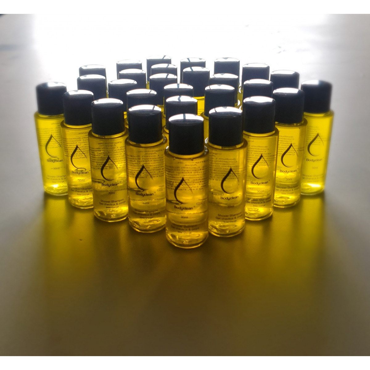 Packung mit 50 Flaschen Bodyclean-Shampoo 30 ml mit Bitterorangenduft