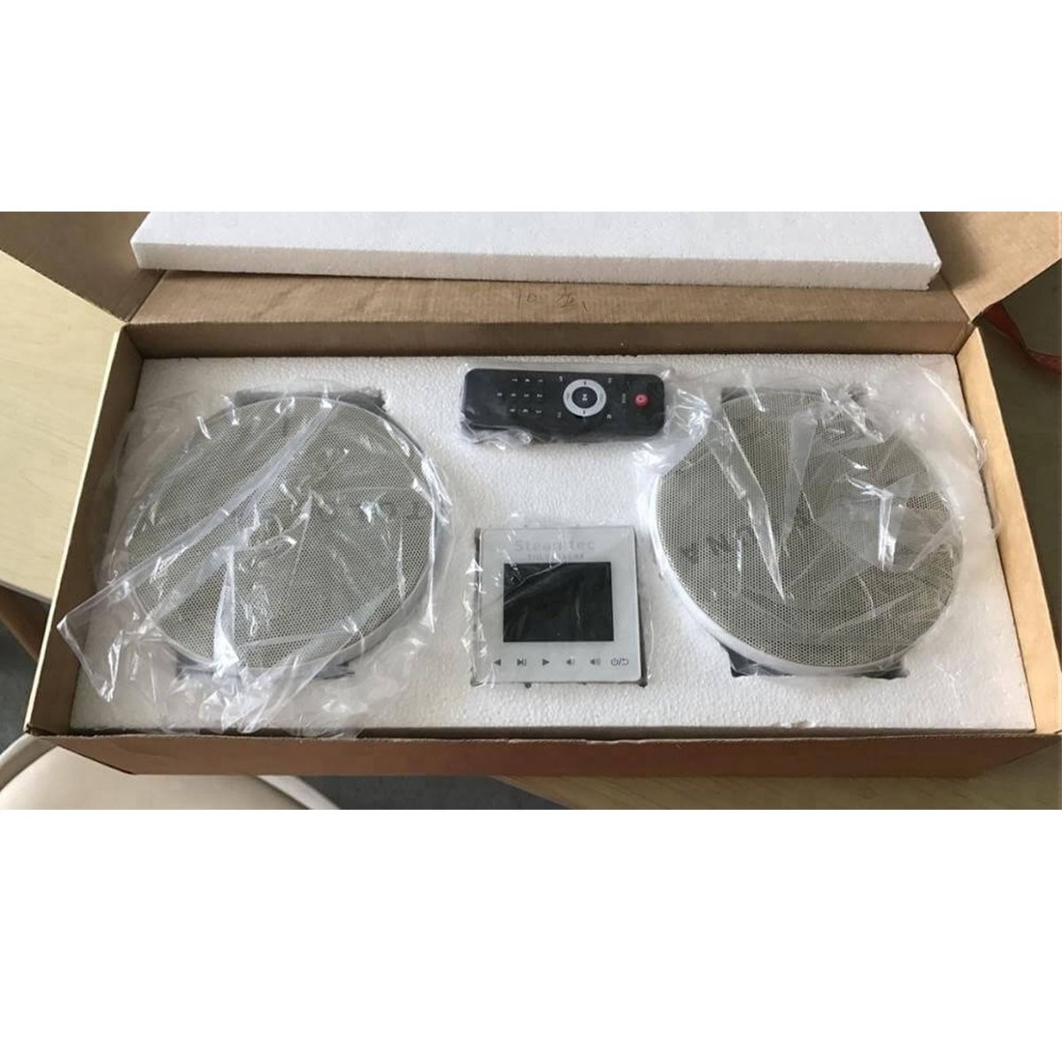 Kit enceinte étanche 2 x 80W avec télécommande déporté et télécommande centrale USB/bluetooth/carte SD/FM